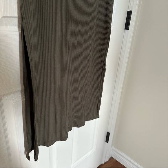 Reitmans Pull-On Ribbed Maxi Skirt with Side Slit - Picture 8 of 11